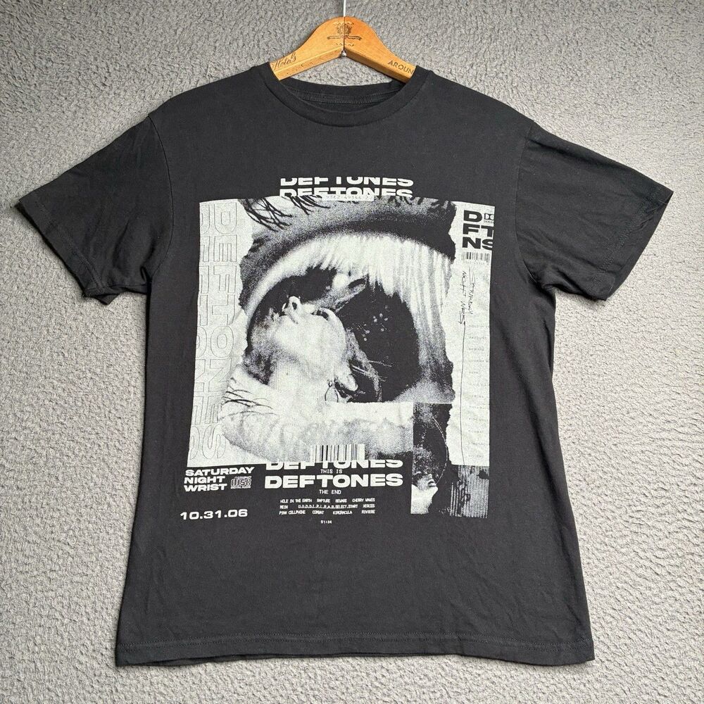 Vintage Y2K DEFTONES T Shirt Small Saturday Night Wrist 2006 GRAPHIC BAND